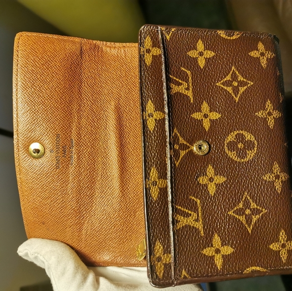 Sold of PM. 💯% Authentic LV Alexander Mediem Wallet - Picture 5 of 15